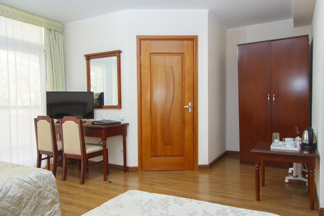 Resort Center Raduga Dolinka Exterior photo